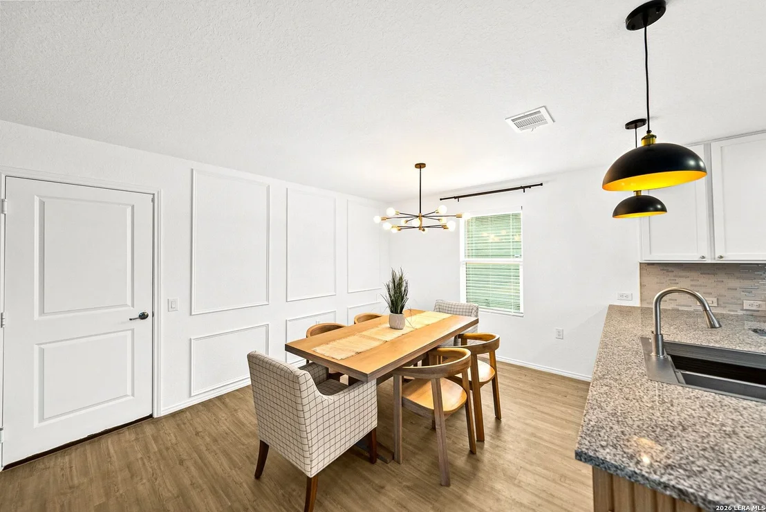 Photo of 822 COOK BND