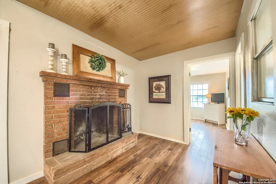 Photo of 1382 RIVER RD