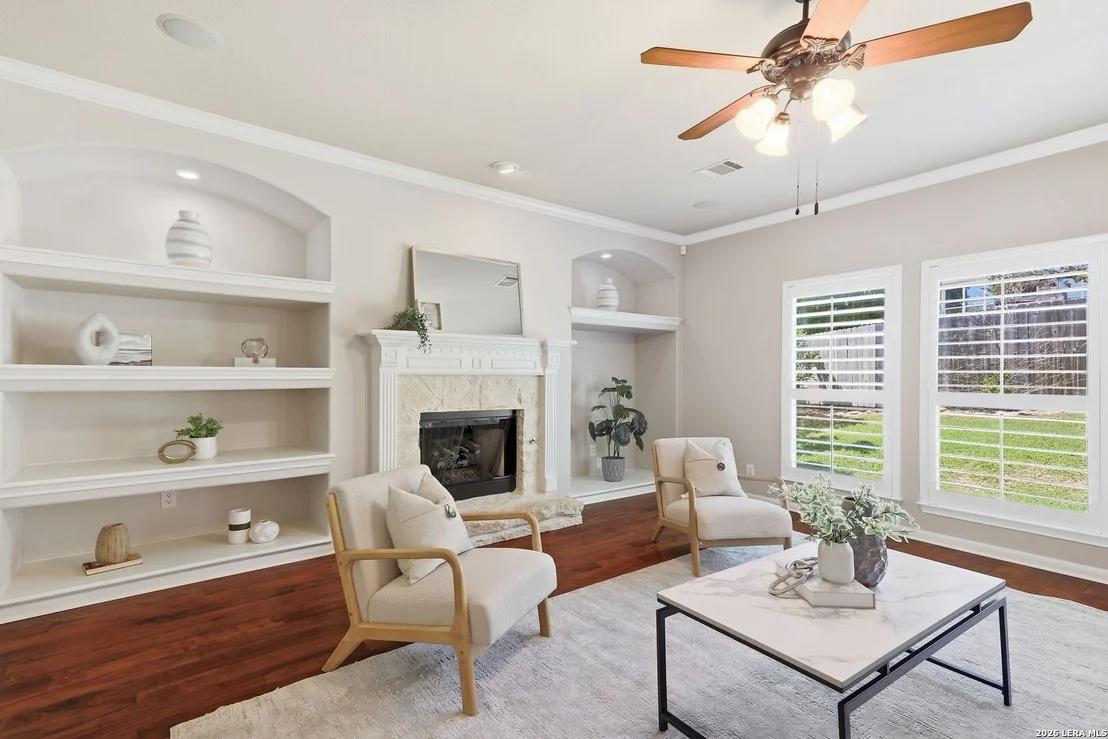 Photo of 831 Queens Oak