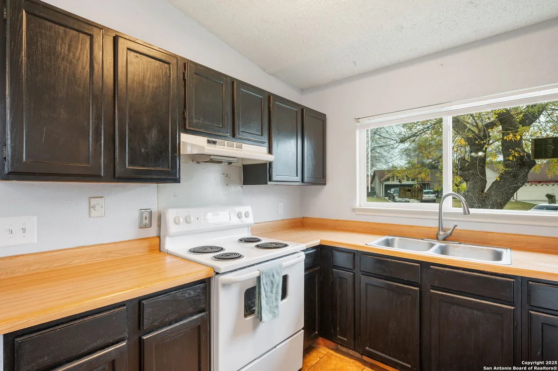 Photo of 9407 VALLEY MOSS