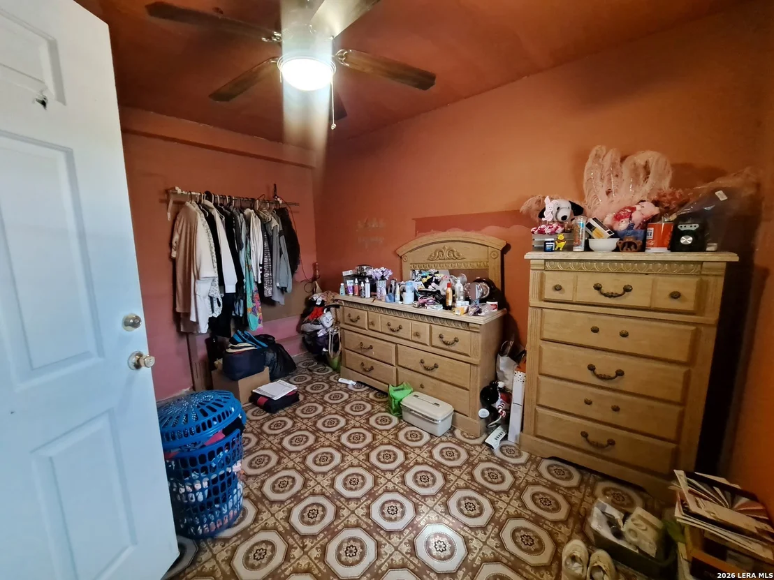Photo of 2415 Gunsmoke