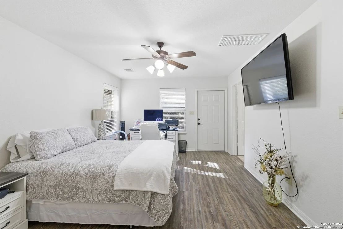 Photo of 2183 Hiline