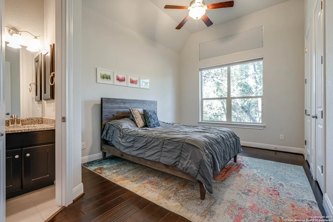 Photo of 17814 HILLSEDGE