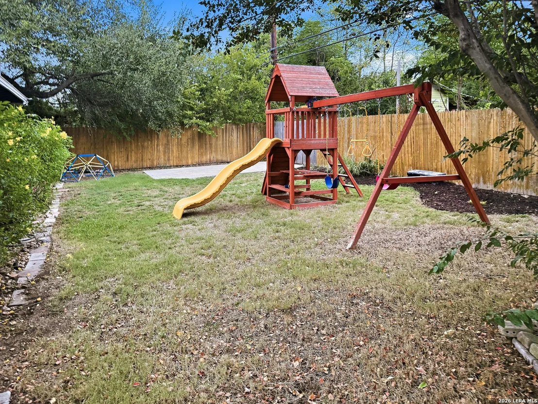 Photo of 326 Burnside Dr