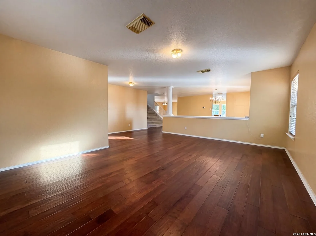Photo of 121 SPRINGTREE FLD