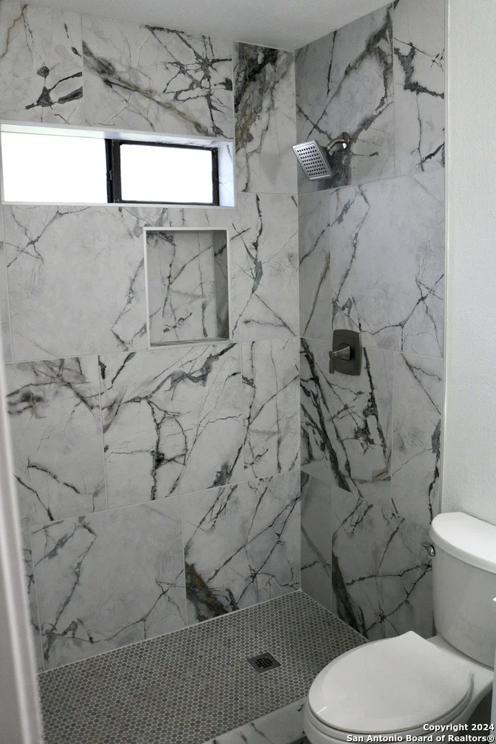 Photo of Unit 10 at 8611 DATAPOINT