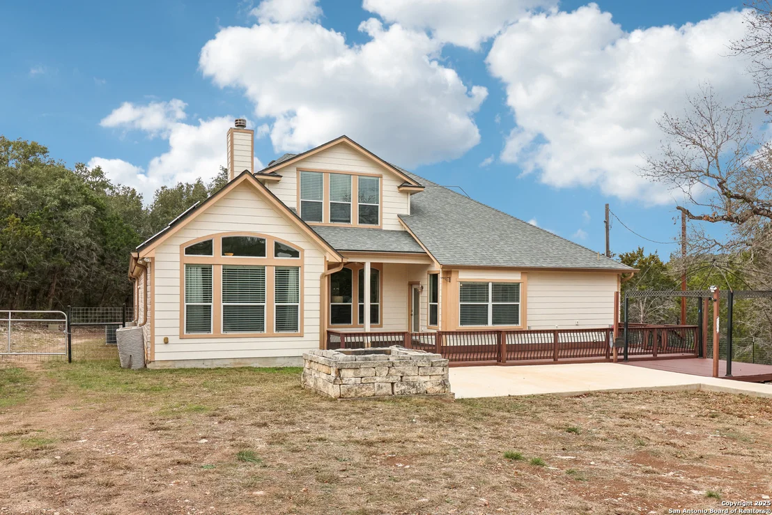 Photo of 605 COUNTY ROAD 2763