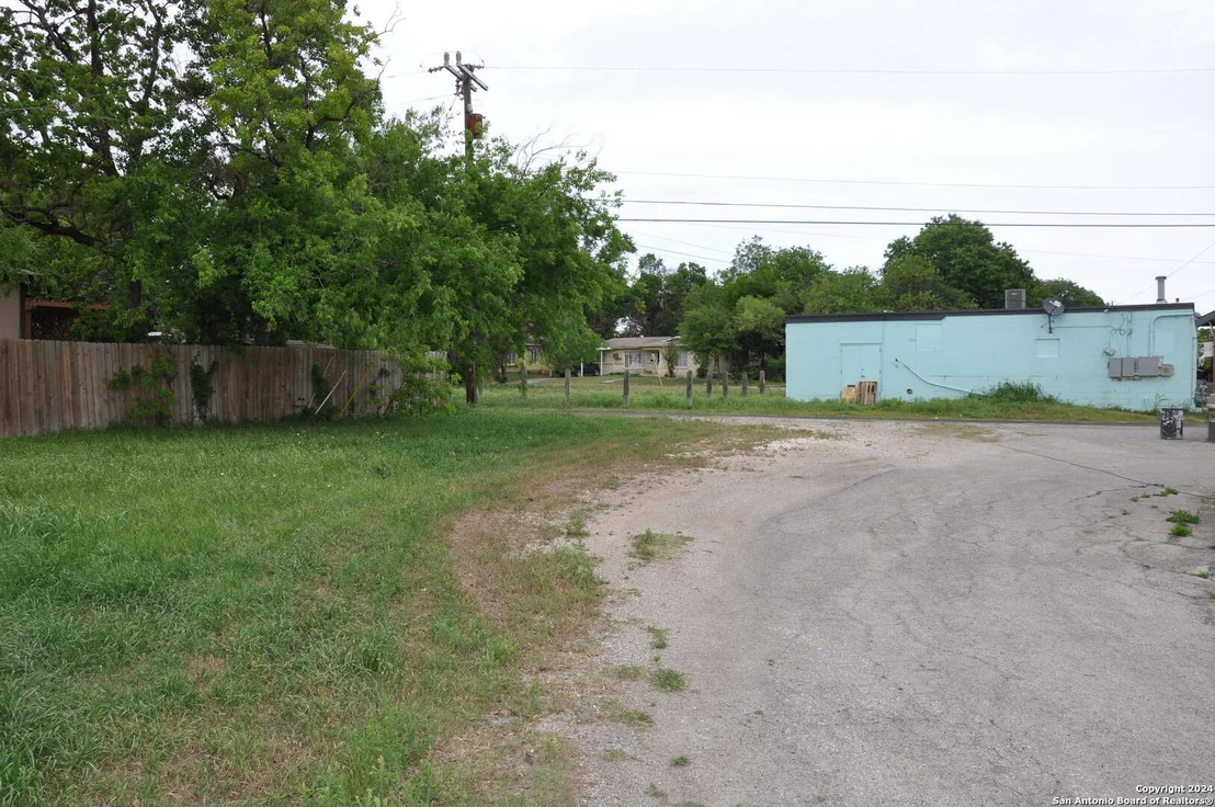 Photo of 411 ADRIAN DR