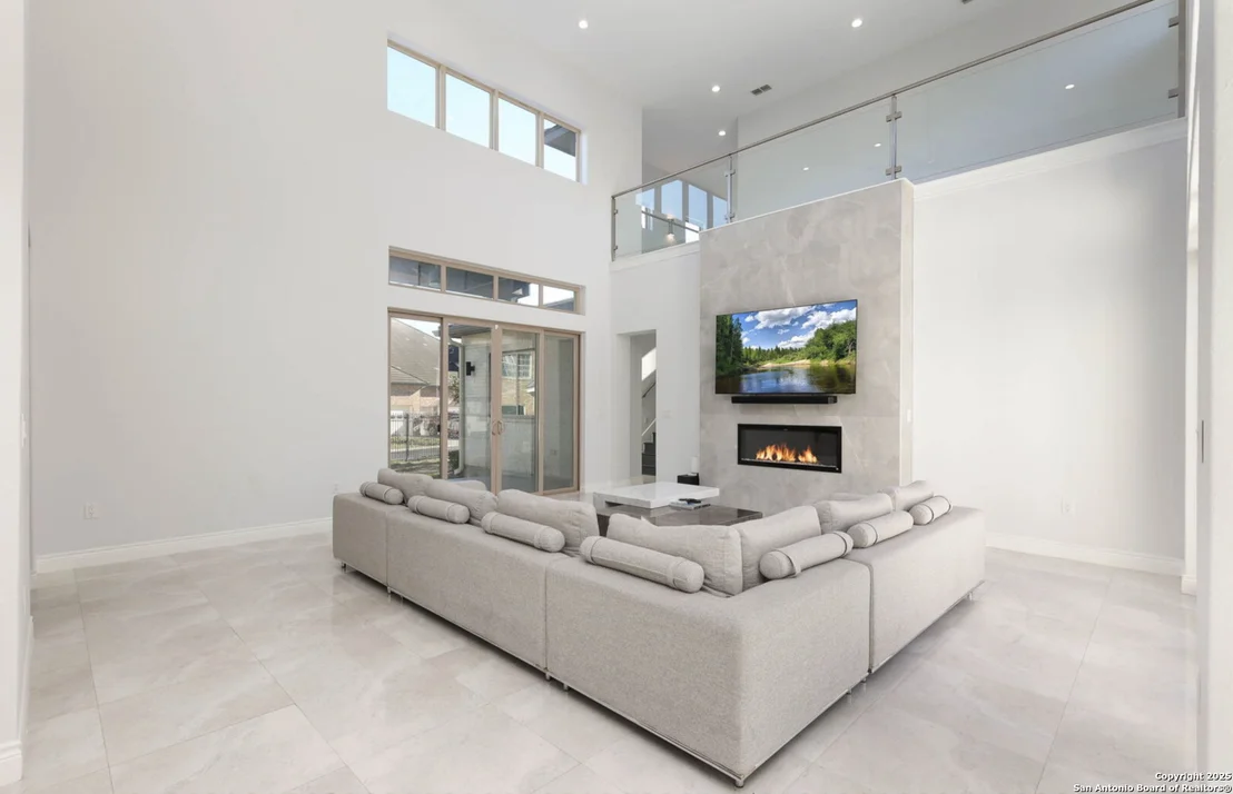 Photo of 28 BURNHAM GLN