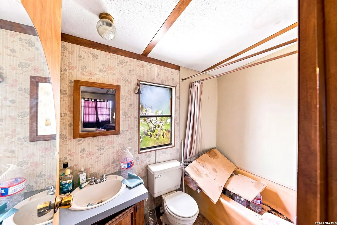 Photo of 990 Hillcrest Trl