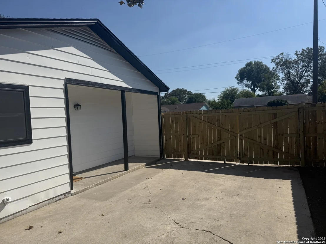 Photo of 143 Toltec