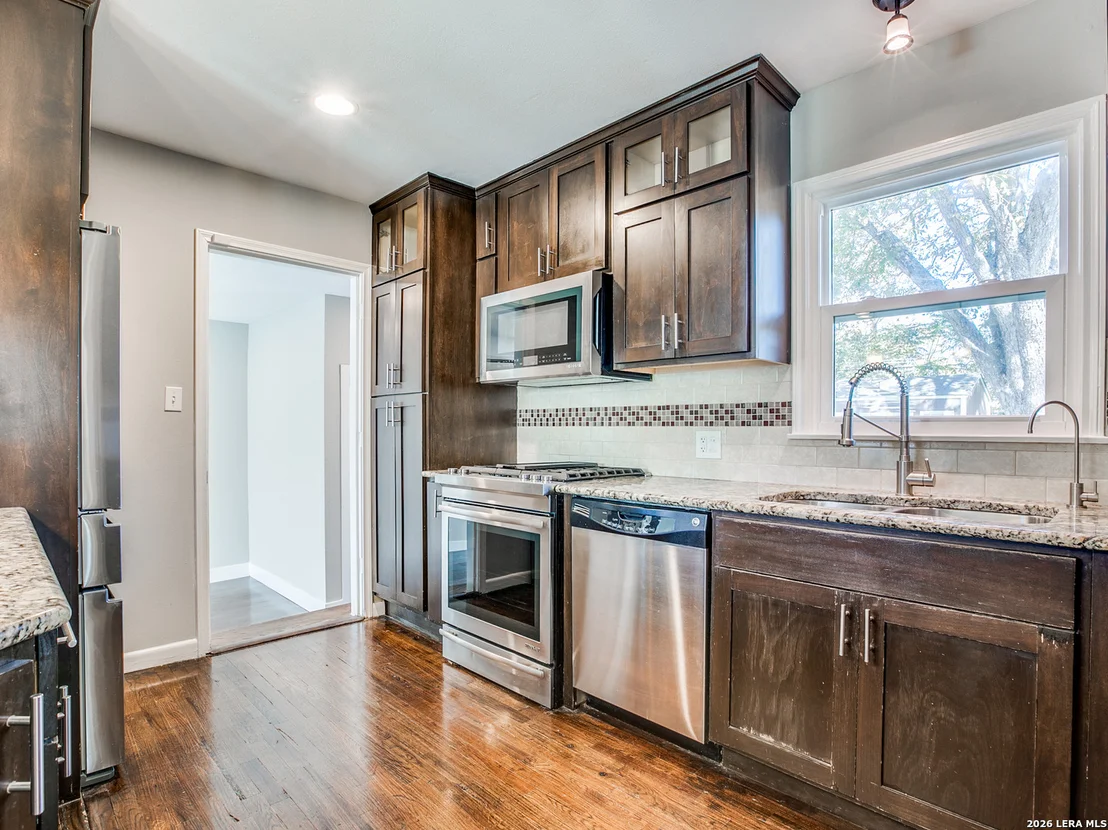 Photo of 411 Devonshire Dr