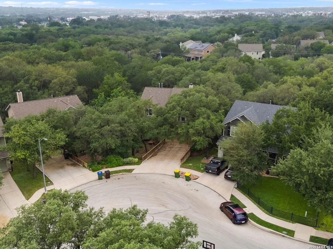 Photo of 703 STABLE GLEN DR