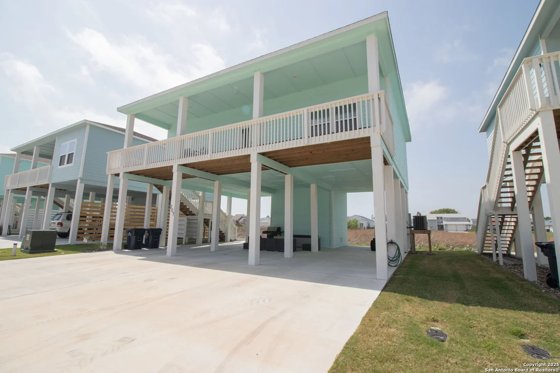 Photo of 207 Paradise Dr