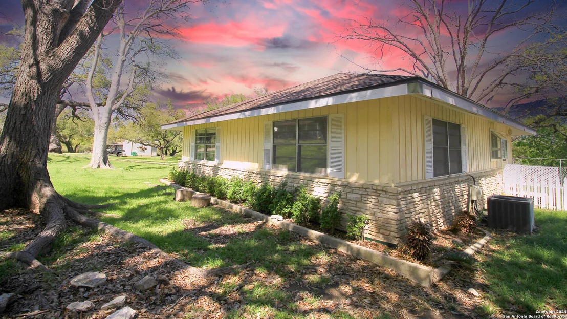 Photo of 116 CRESTVIEW DR