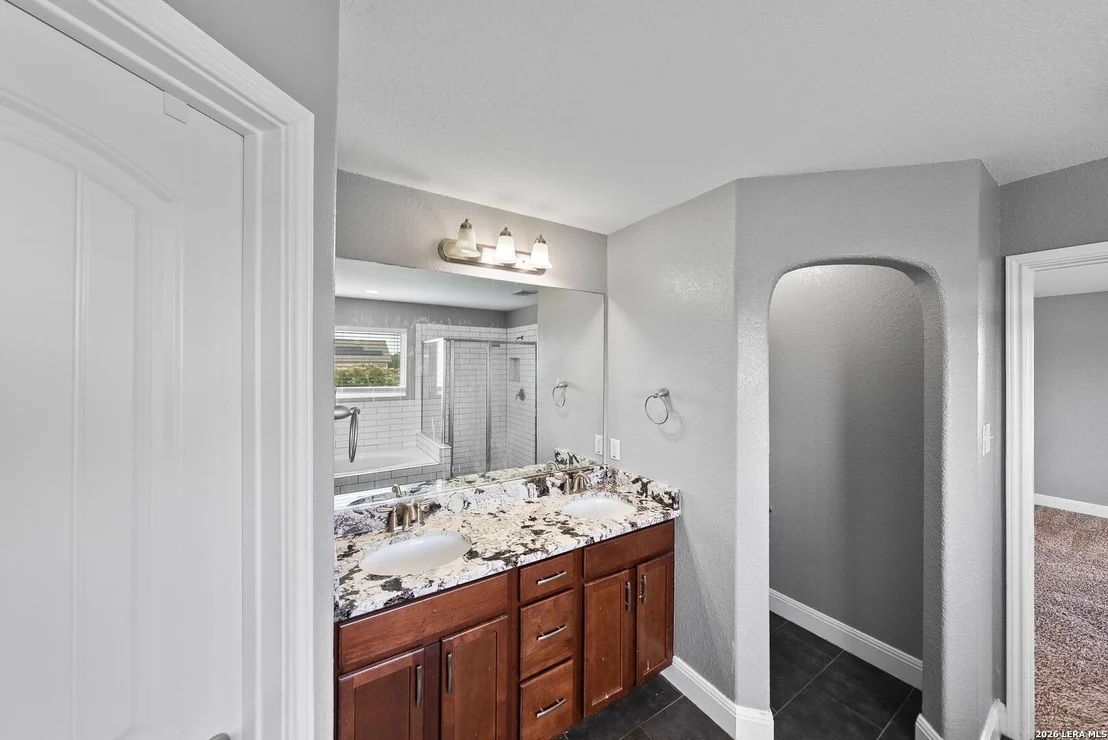 Photo of 2522 Middleground