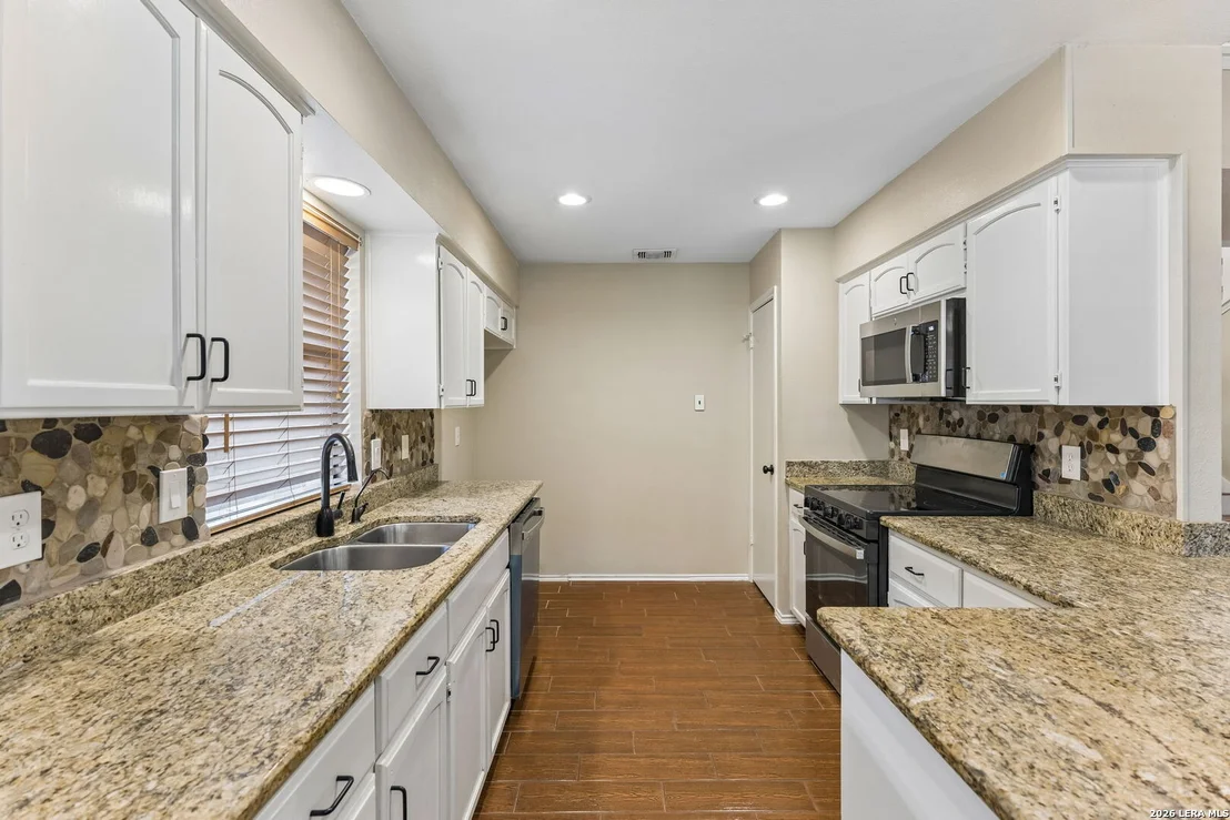 Photo of 2127 Oak Bnd
