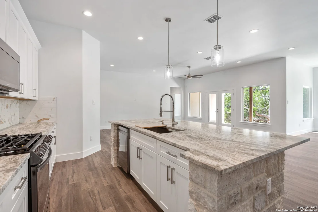 Photo of 103 N JOHN BIRD