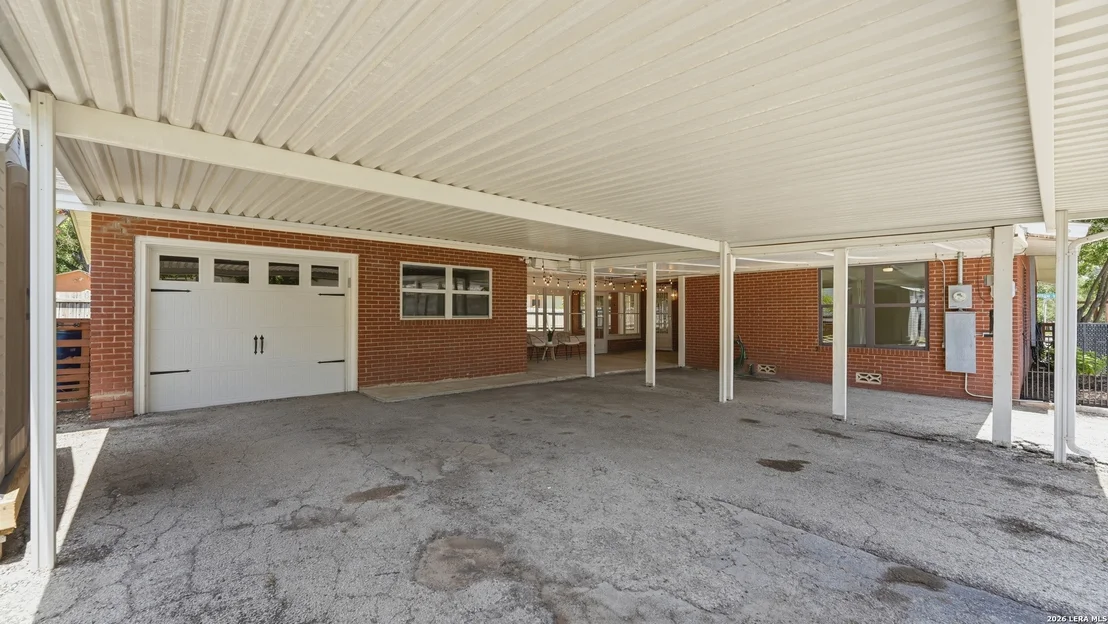Photo of 596 WILLOW AVE