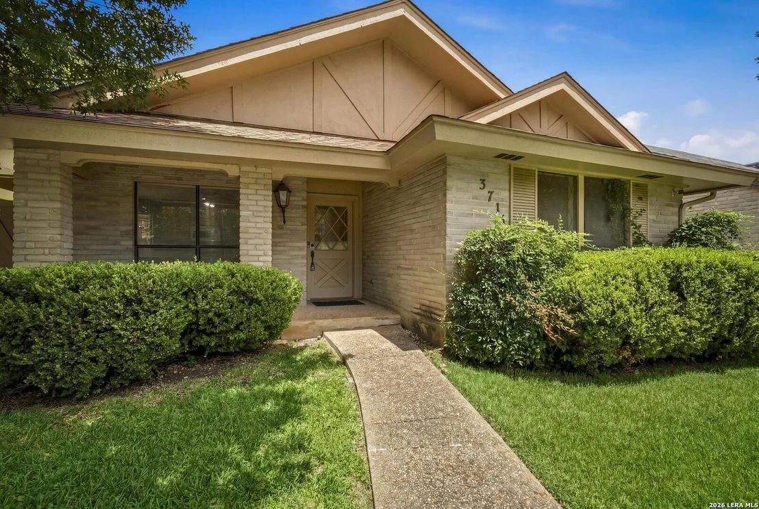 Photo of 3711 HUNTERS CIR