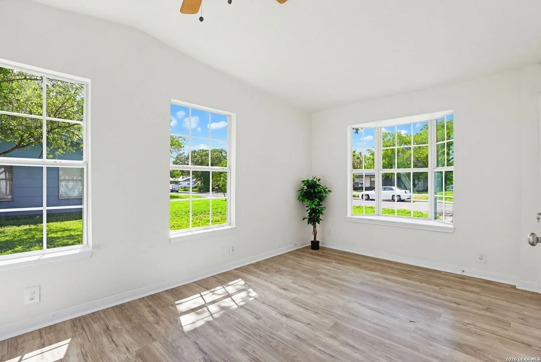 Photo of 130 CHADWICK DR
