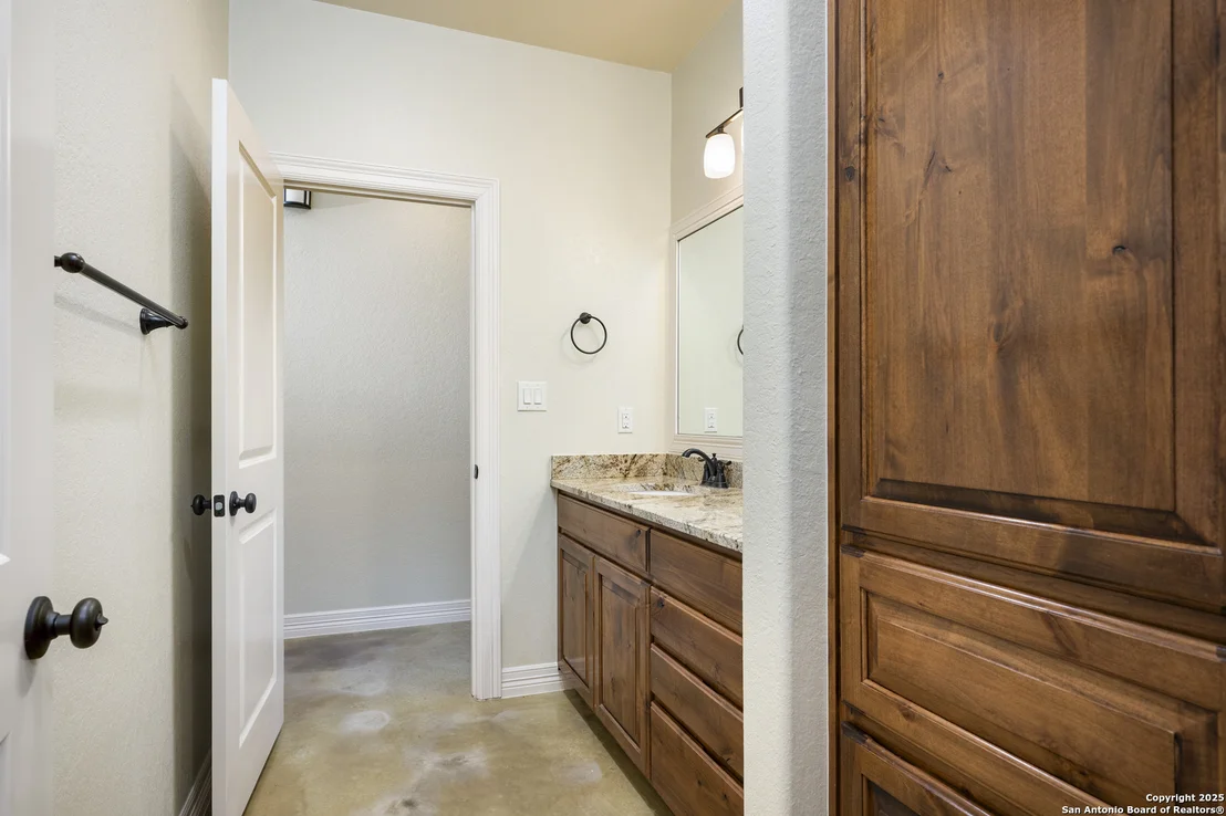 Photo of 103 Oak Forest
