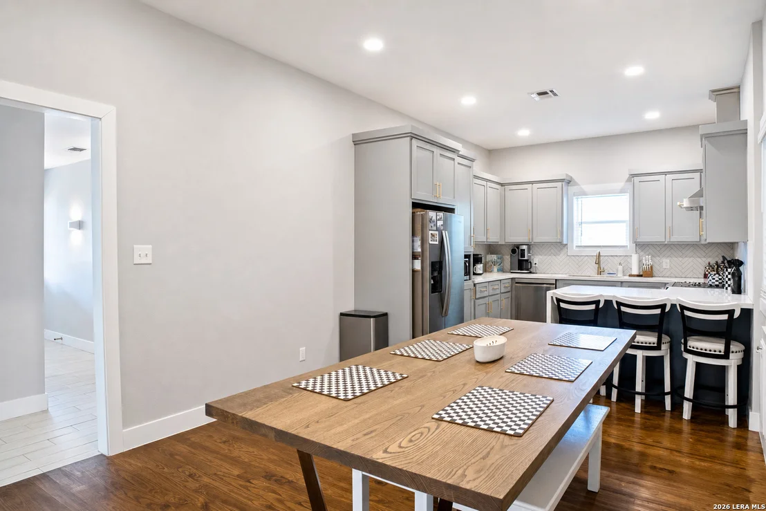 Photo of 811 N Buchanan