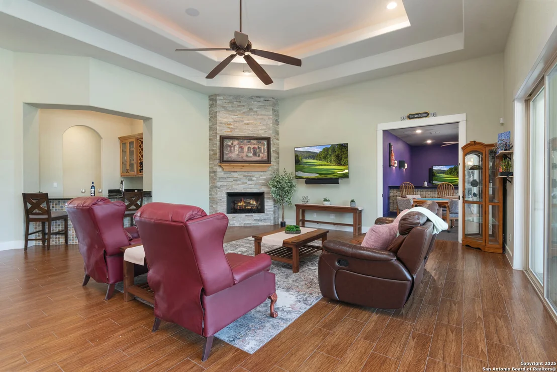 Photo of 832 oak bluff