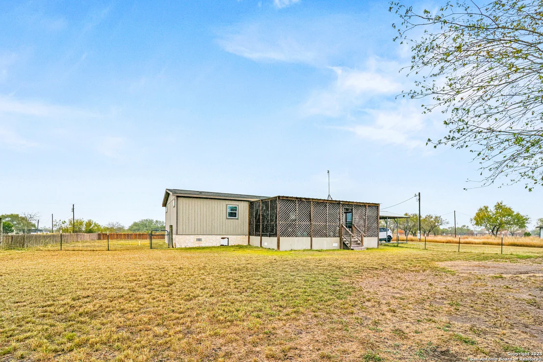 Photo of 609 Country Trail