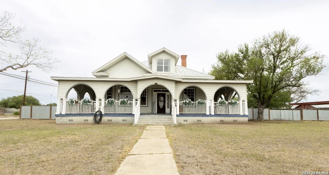 Photo of 110 W BENTON AVE