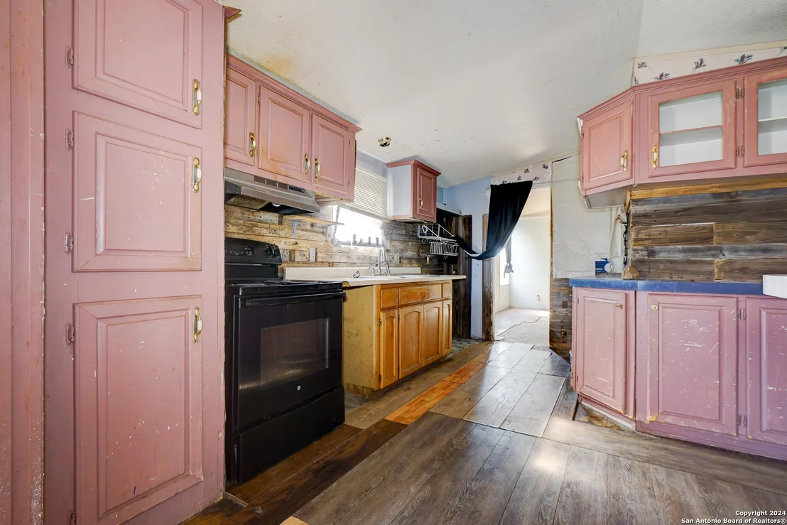 Photo of 1122 Valeria