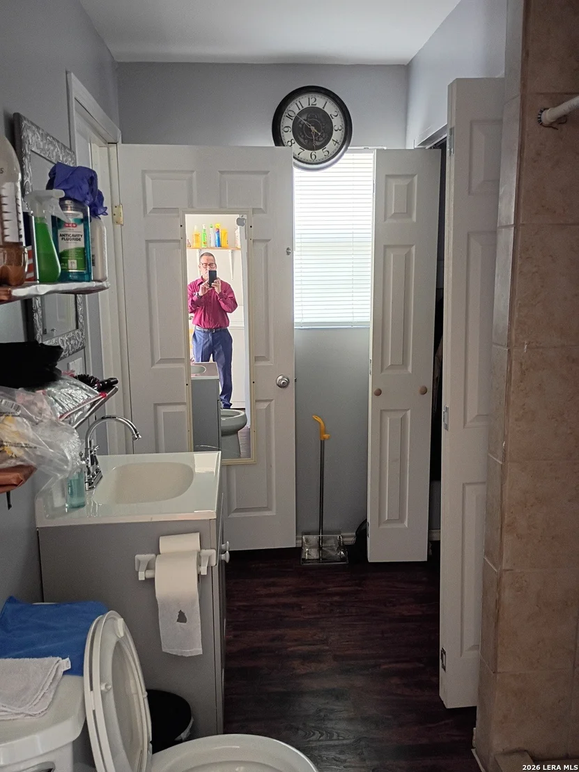 Photo of 350 PILGRIM DR