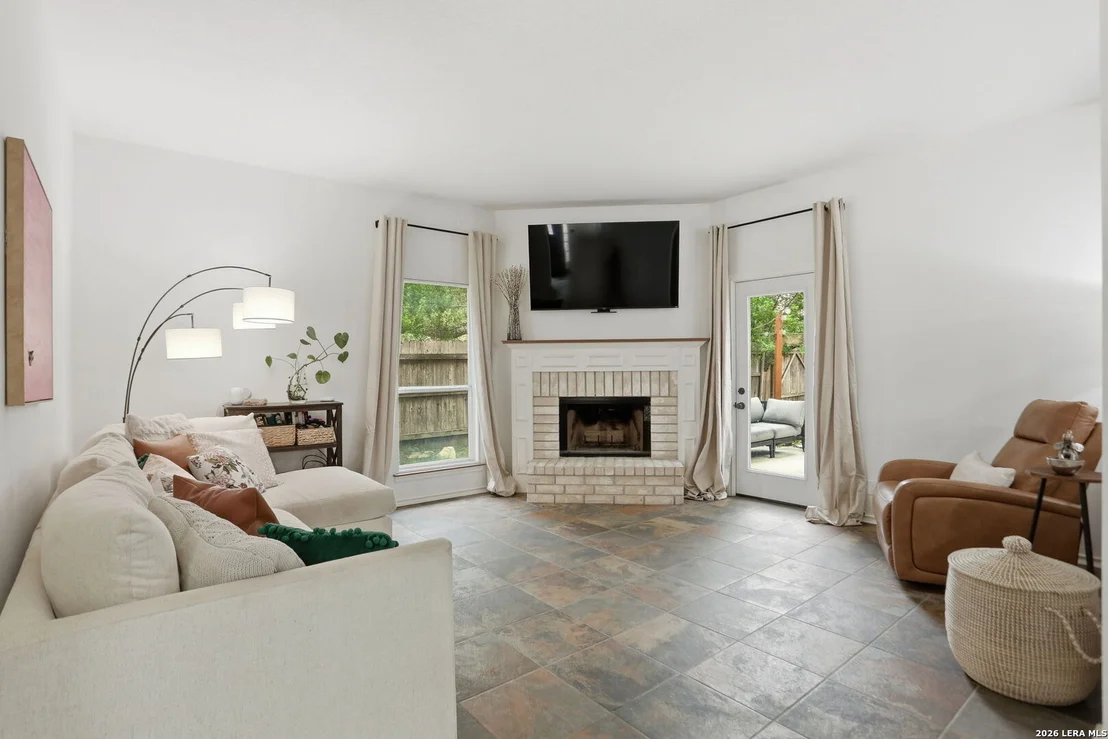 Photo of 21139 Simi Valley Dr