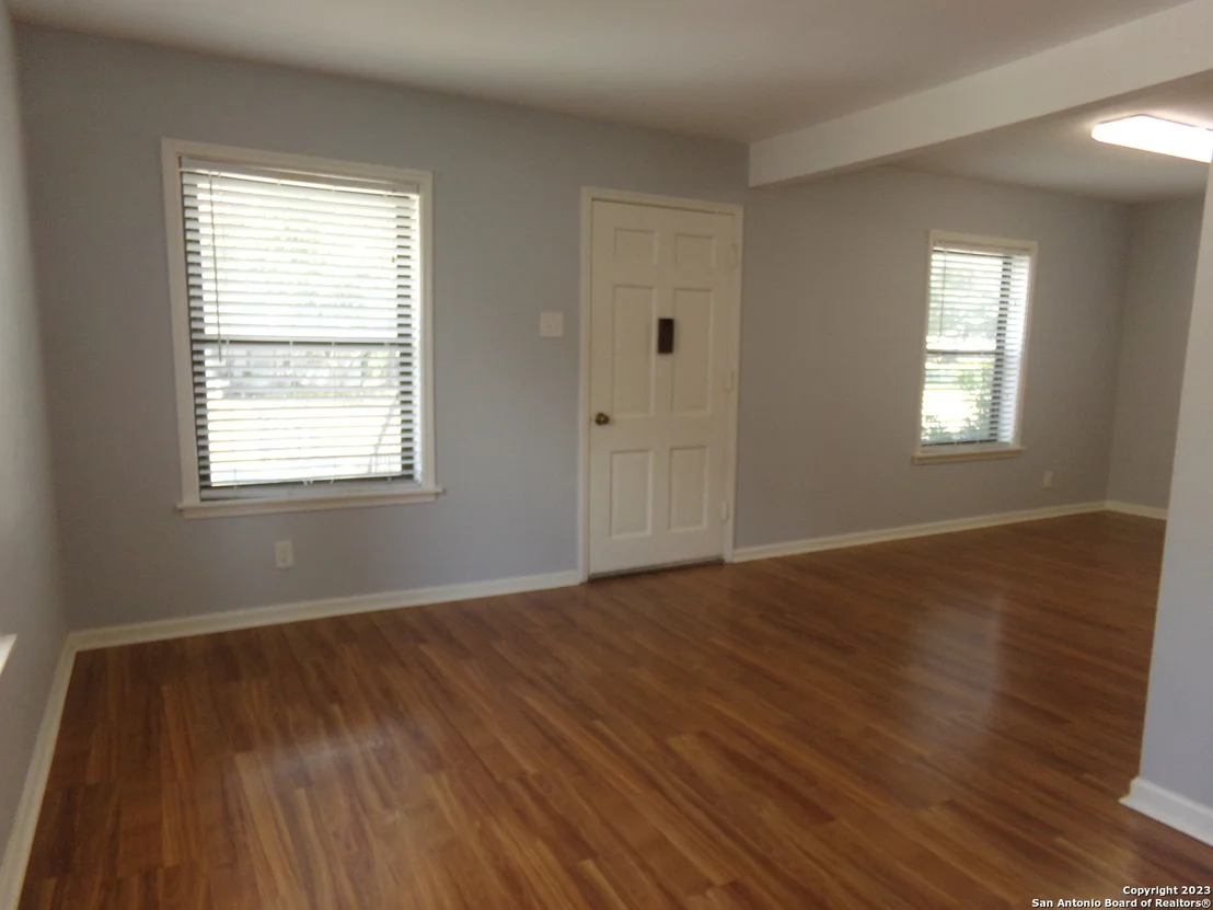 Photo of 735 ROCHAMBEAU
