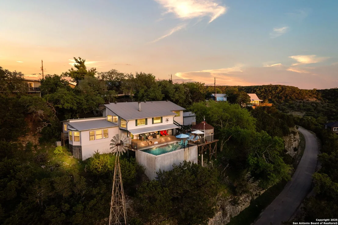 Photo of 1043 LEDGE PATH