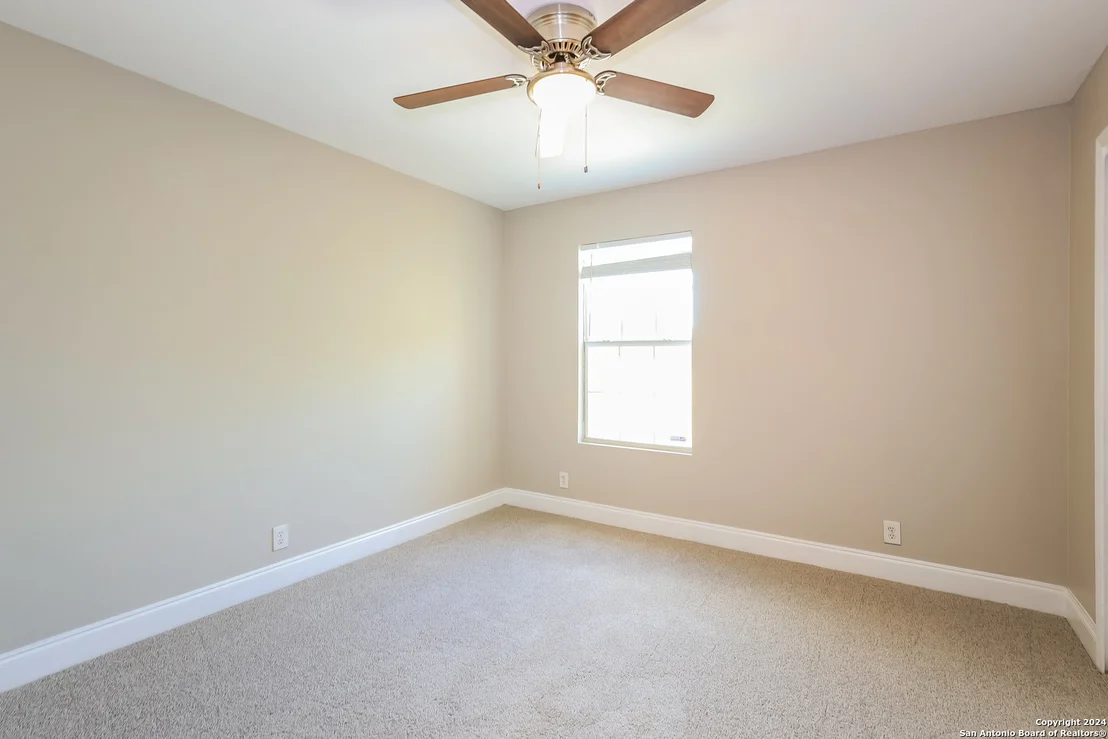 Photo of 10906 HILLSDALE LOOP
