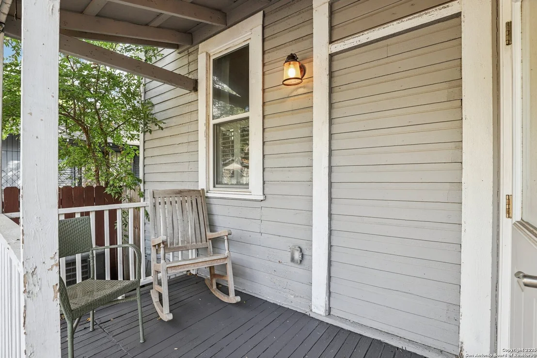 Photo of 721 Saint James