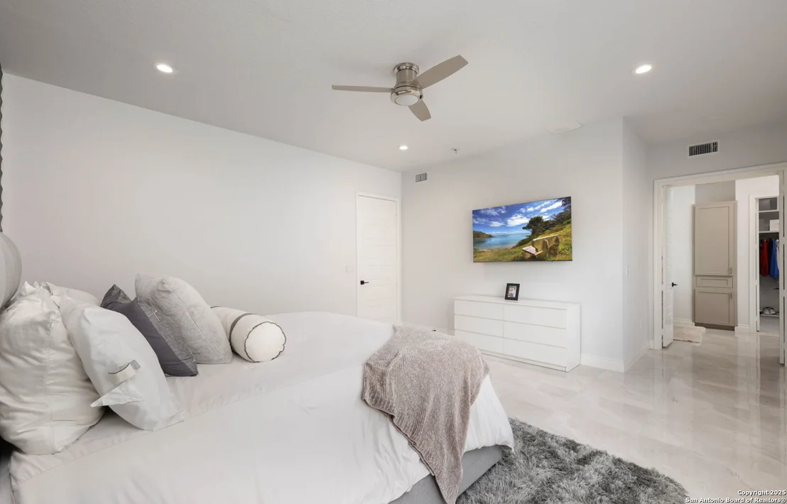 Photo of 28 BURNHAM GLN