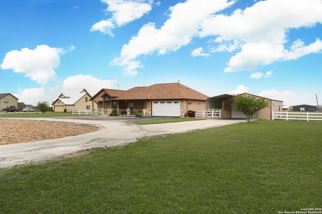 Photo of 861 County Road 464