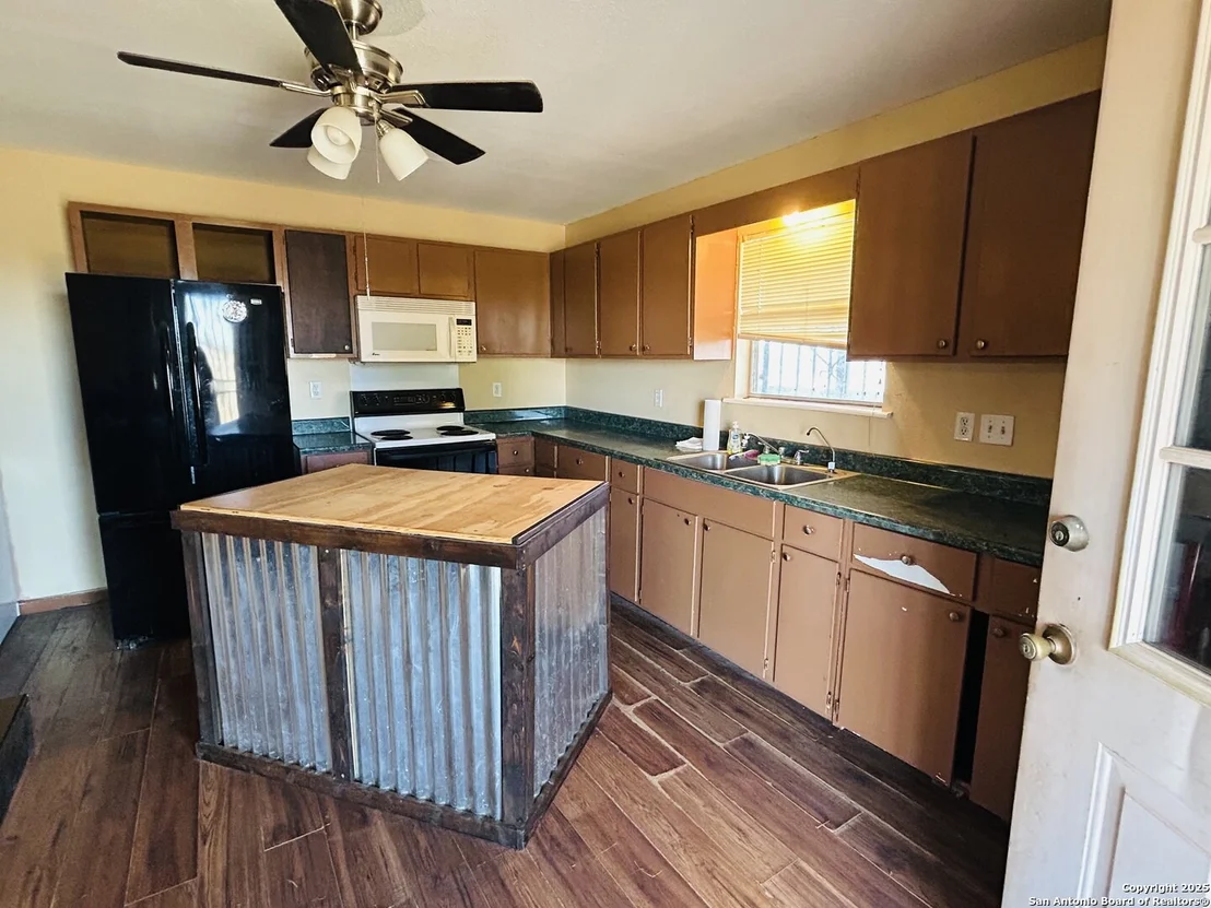 Photo of 406 Hernandez