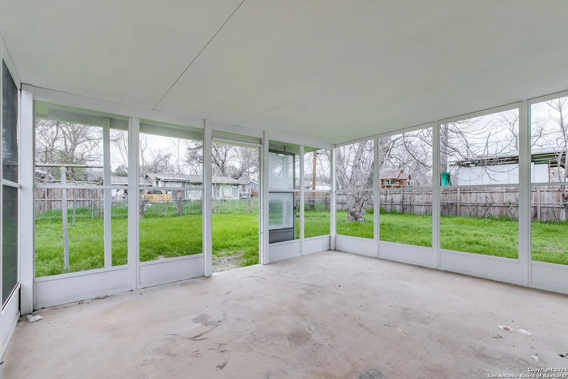 Photo of 115 Antrim Dr