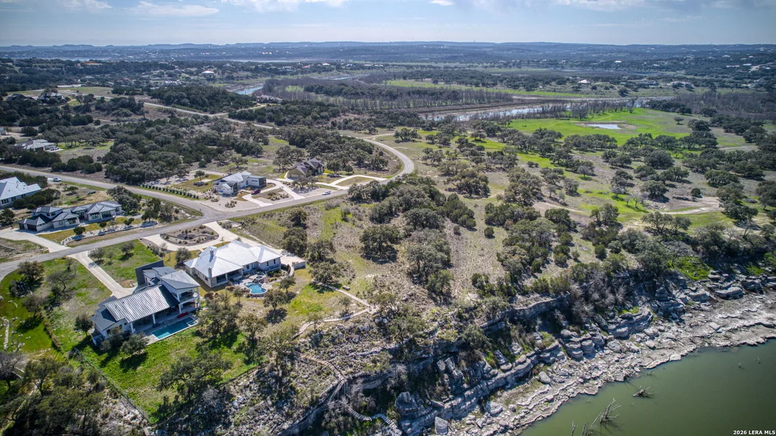Photo of 365 RIVER CLIFF PL