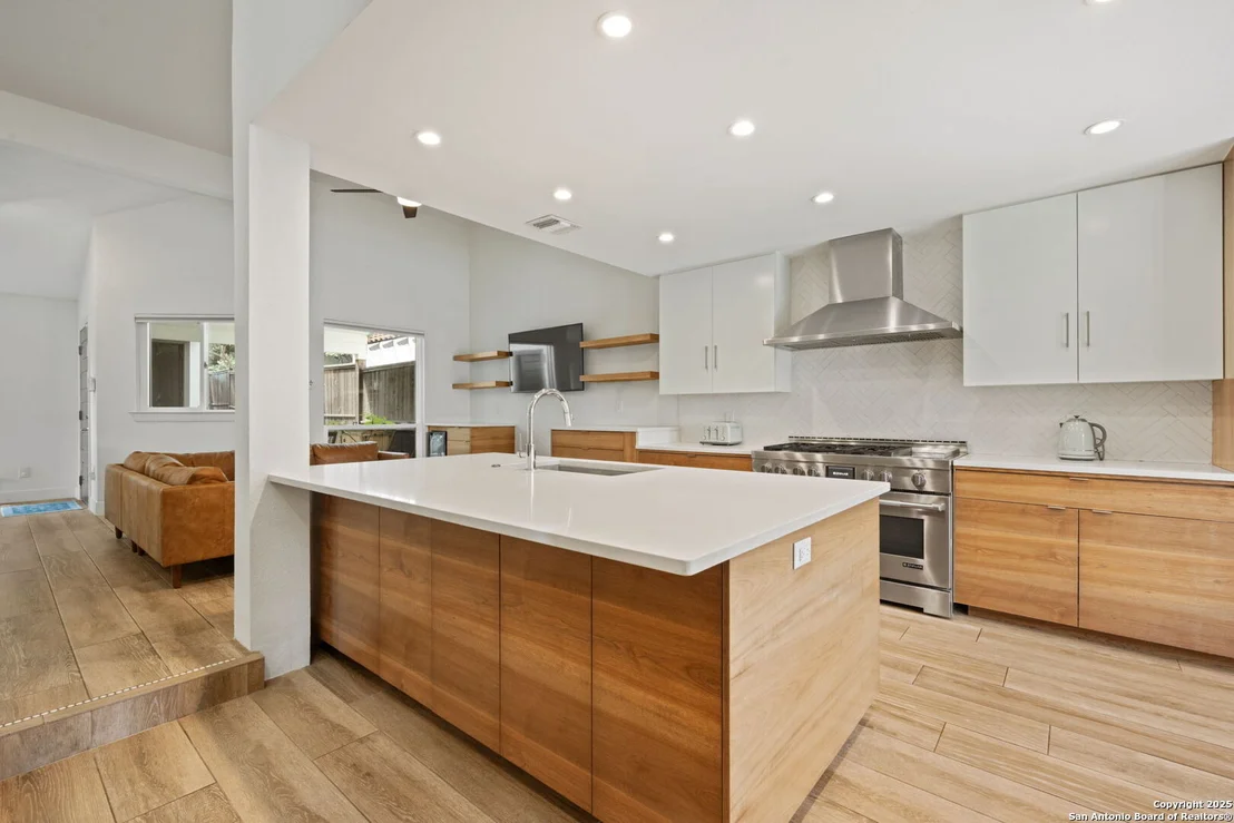 Photo of 3467 River Way