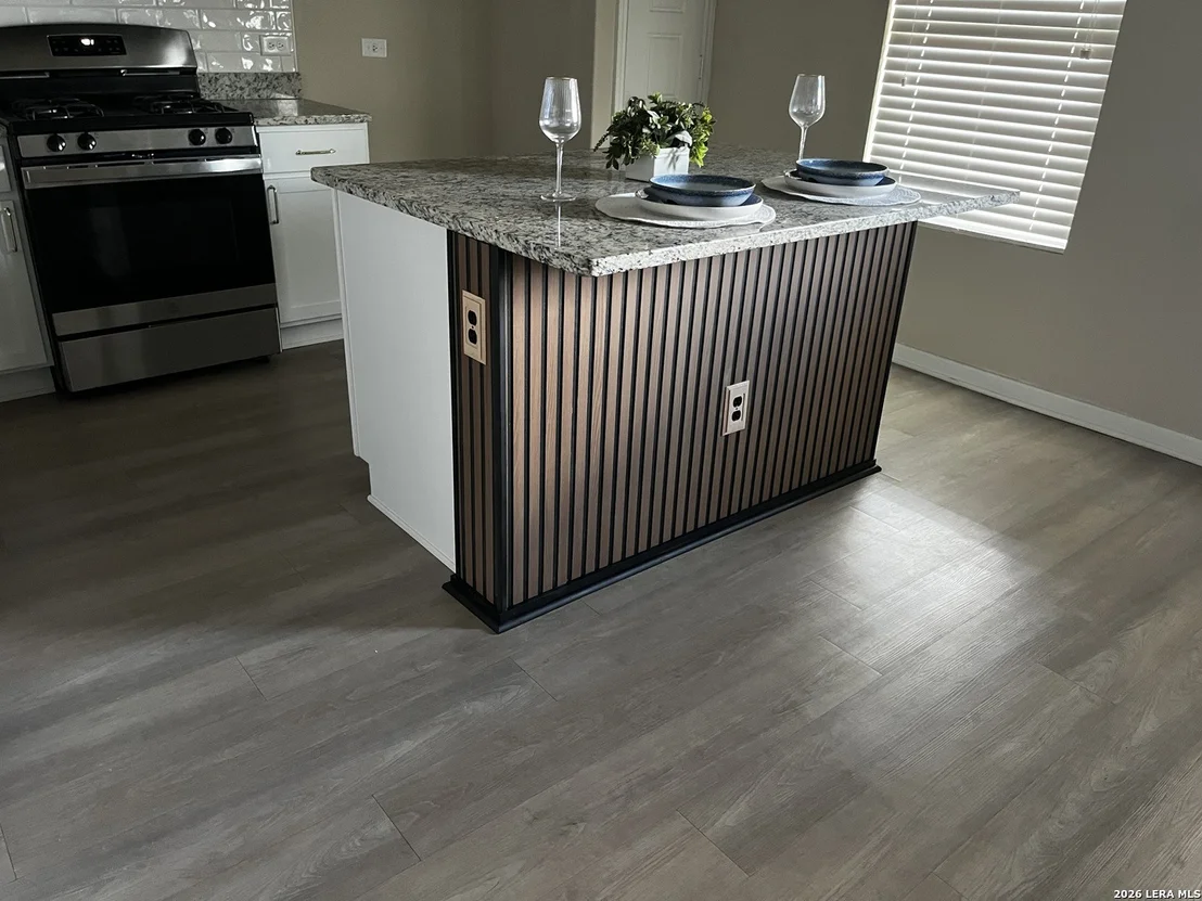 Photo of 810 Retama