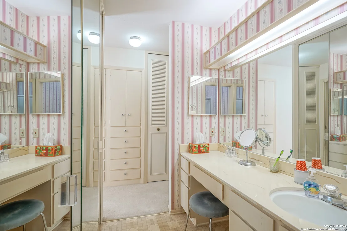 Photo of 6514 Robin Forest