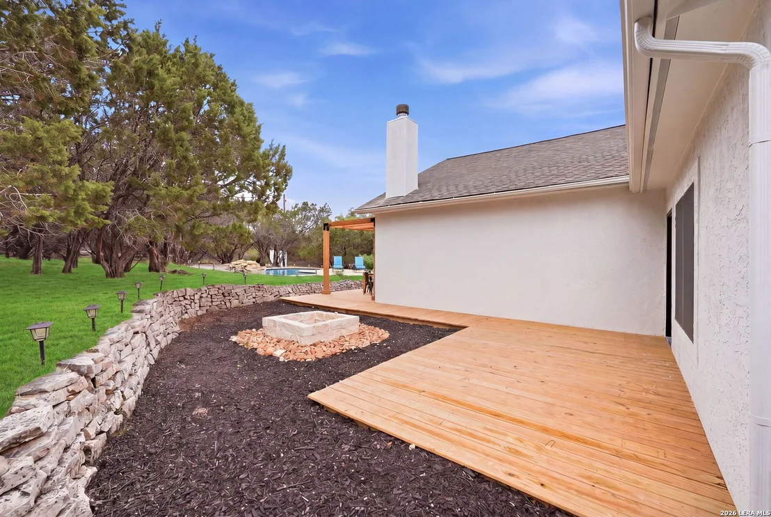 Photo of 150 LAKE VIEW DR