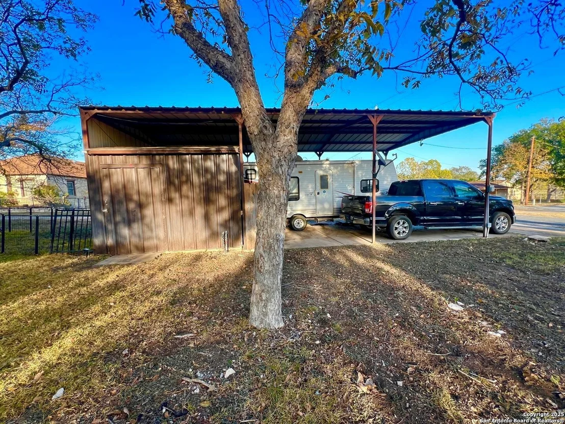 Photo of 433 Fort Clark Rd