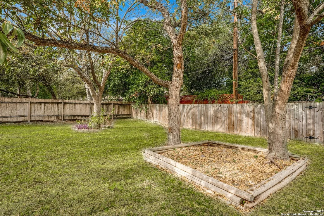 Photo of 6915 FOREST GRV
