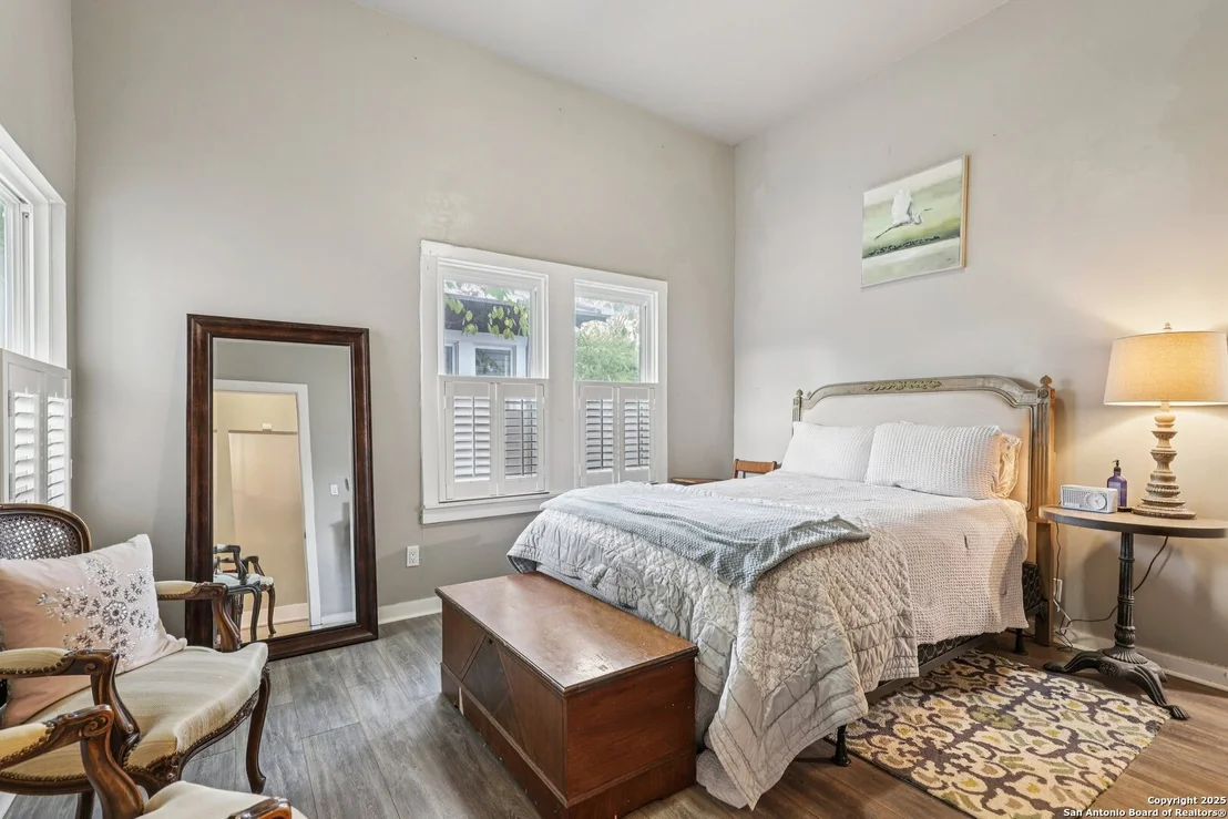 Photo of 721 Saint James