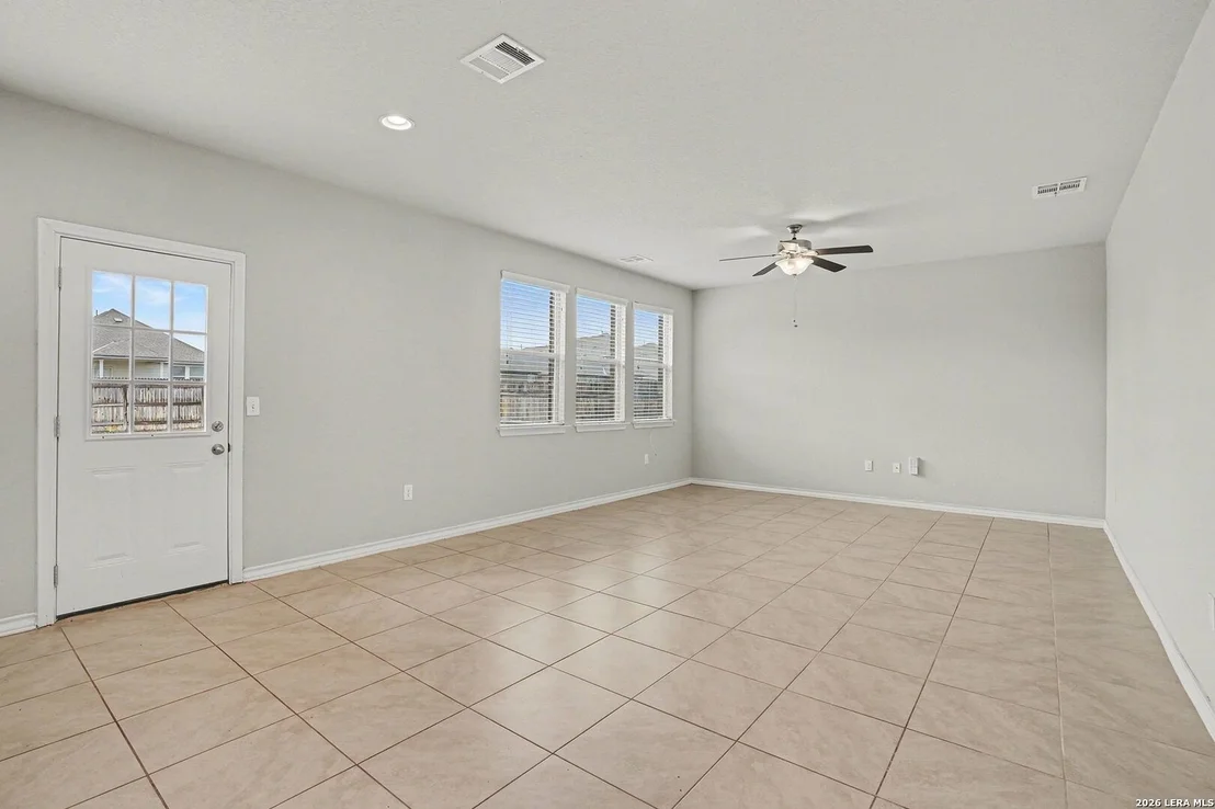 Photo of 8807 White Crown